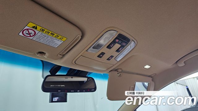 Kia Carnival 9-Seater Hi-Limousine Noblesse Special 2019 — фото 17