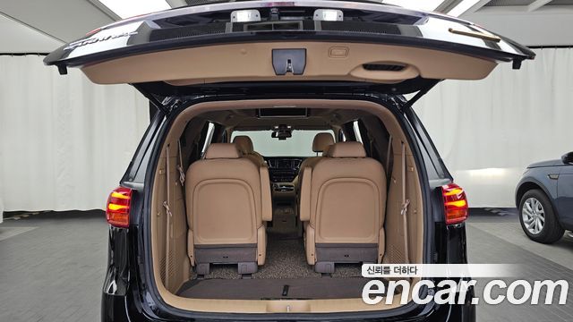 Kia Carnival 9-Seater Hi-Limousine Noblesse Special 2019 — фото 20