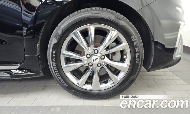 Kia Carnival 9-Seater Hi-Limousine Noblesse Special 2019 — фото 21
