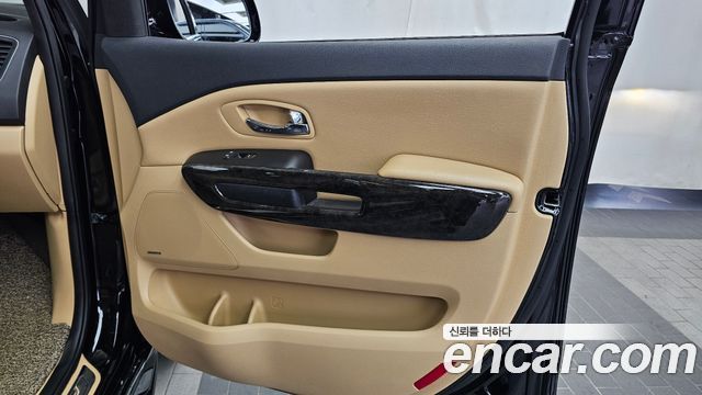 Kia Carnival 9-Seater Hi-Limousine Noblesse Special 2019 — фото 25