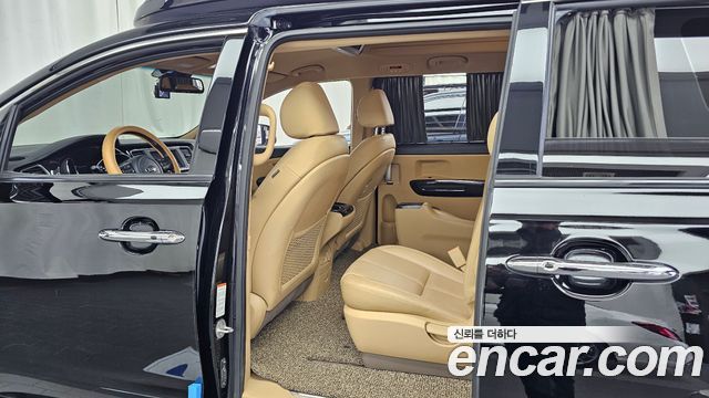 Kia Carnival 9-Seater Hi-Limousine Noblesse Special 2019 — фото 26