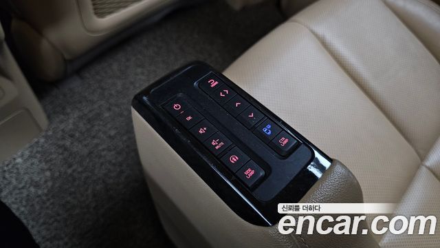 Kia Carnival 9-Seater Hi-Limousine Noblesse Special 2019 — фото 32