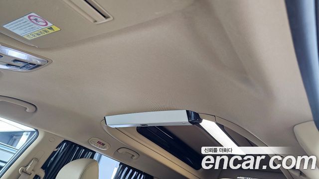 Kia Carnival 9-Seater Hi-Limousine Noblesse Special 2019 — фото 37