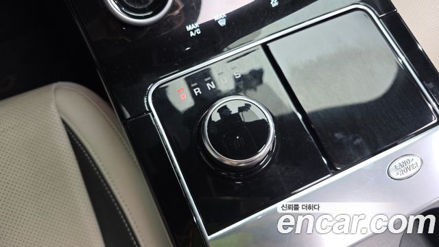 Land Rover Range Rover Velar 2.0 D240 R-Dynamic SE 2019 — фото 9