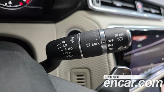 Land Rover Range Rover Velar 2.0 D240 R-Dynamic SE 2019 — фото 18