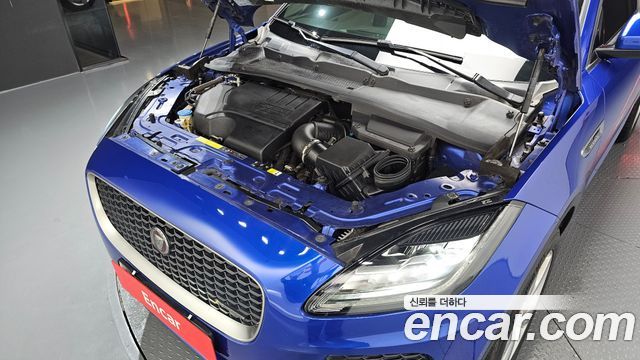 Jaguar E-PACE R250 R-Dynamic SE 2018 — фото 6