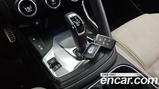 Jaguar E-PACE R250 R-Dynamic SE 2018 — фото 9