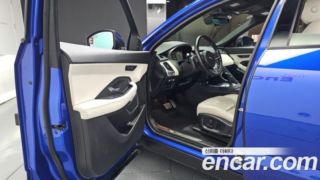 Jaguar E-PACE R250 R-Dynamic SE 2018 — фото 10