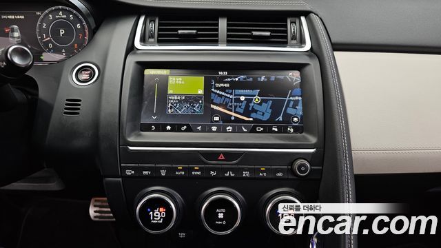 Jaguar E-PACE R250 R-Dynamic SE 2018 — фото 14