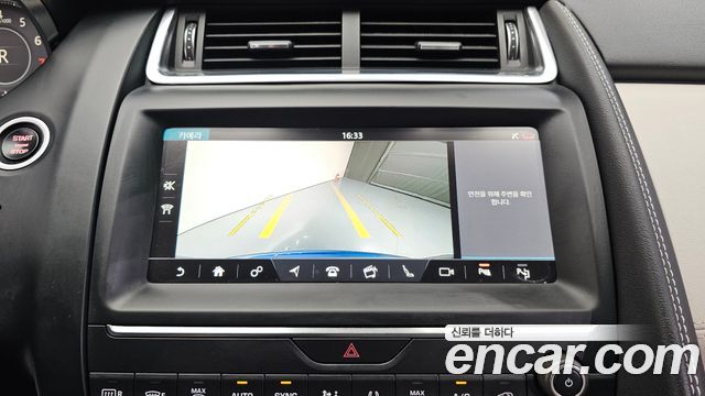 Jaguar E-PACE R250 R-Dynamic SE 2018 — фото 15