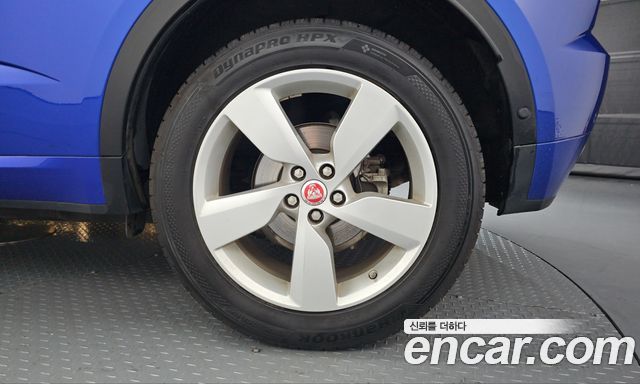 Jaguar E-PACE R250 R-Dynamic SE 2018 — фото 21