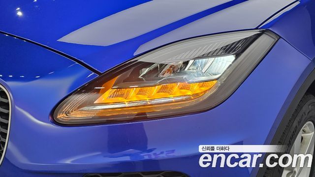 Jaguar E-PACE R250 R-Dynamic SE 2018 — фото 22