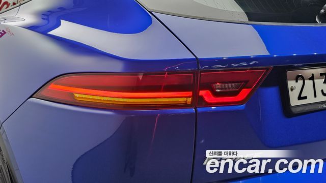 Jaguar E-PACE R250 R-Dynamic SE 2018 — фото 23