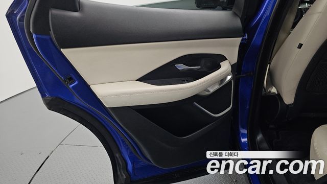 Jaguar E-PACE R250 R-Dynamic SE 2018 — фото 25
