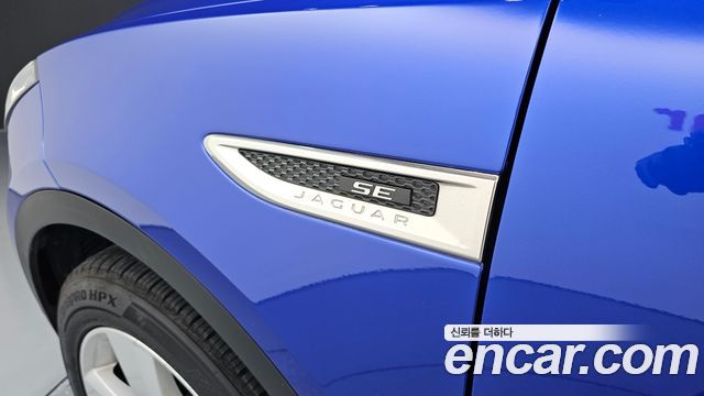 Jaguar E-PACE R250 R-Dynamic SE 2018 — фото 35