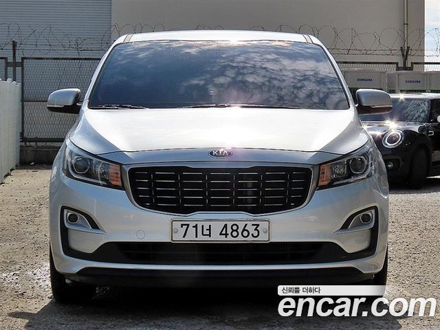 Kia Carnival 11-Seater Deluxe 2019 — фото 1