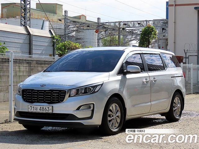Kia Carnival 11-Seater Deluxe 2019 — фото 2