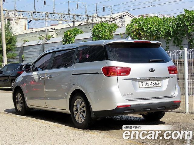 Kia Carnival 11-Seater Deluxe 2019 — фото 3