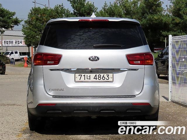 Kia Carnival 11-Seater Deluxe 2019 — фото 4