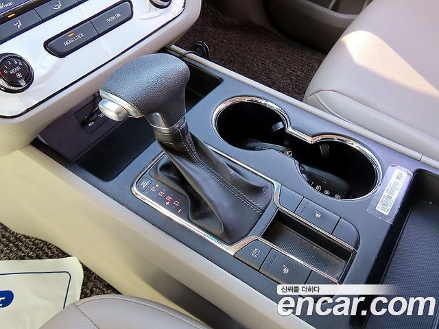Kia Carnival 11-Seater Deluxe 2019 — фото 15