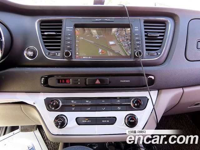 Kia Carnival 11-Seater Deluxe 2019 — фото 18