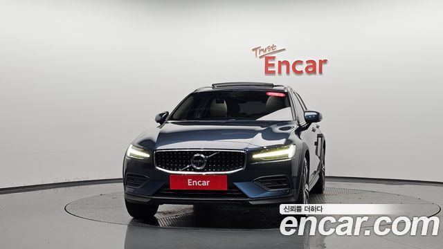 Volvo V60 Cross Country (II) T5 Pro AWD 2020 — фото 3