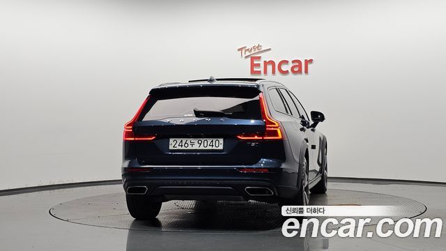 Volvo V60 Cross Country (II) T5 Pro AWD 2020 — фото 4
