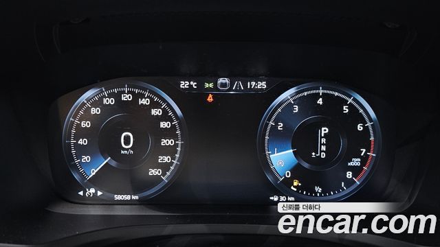 Volvo V60 Cross Country (II) T5 Pro AWD 2020 — фото 8