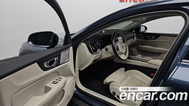 Volvo V60 Cross Country (II) T5 Pro AWD 2020 — фото 10