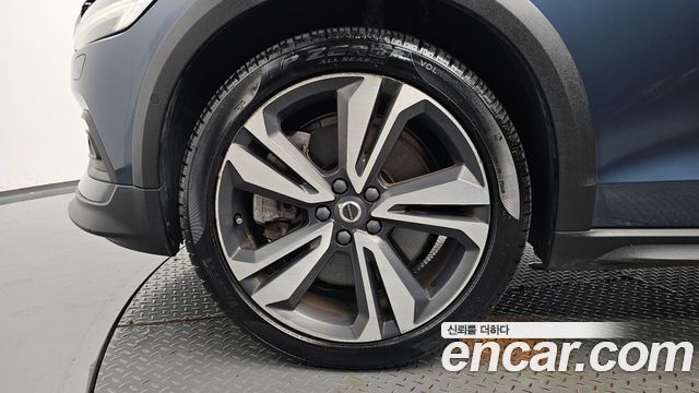 Volvo V60 Cross Country (II) T5 Pro AWD 2020 — фото 21