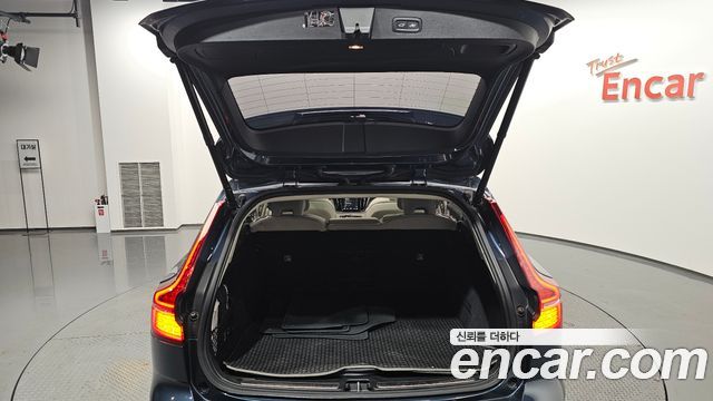 Volvo V60 Cross Country (II) T5 Pro AWD 2020 — фото 35