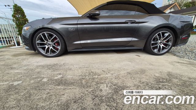 Ford Mustang GT Convertible 2017 — фото 4