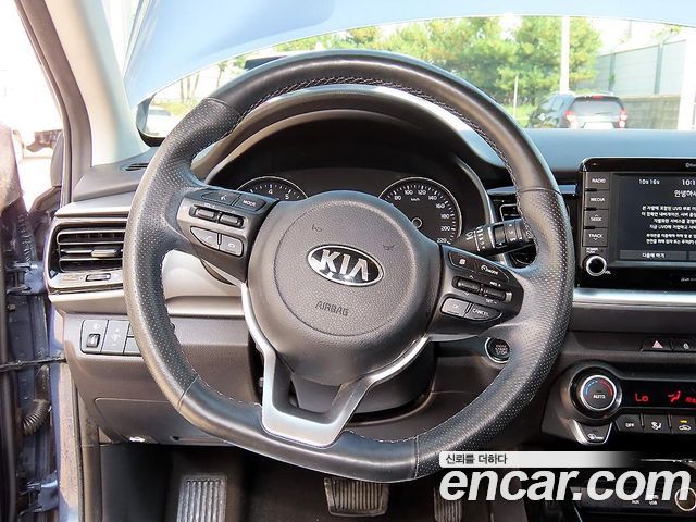 Kia Stonic 1.4 Trendy 2020 — фото 8