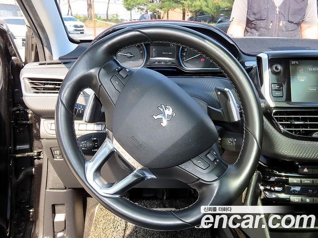 Peugeot 2008 1.6 e-HDi Feline L 2016 — фото 8