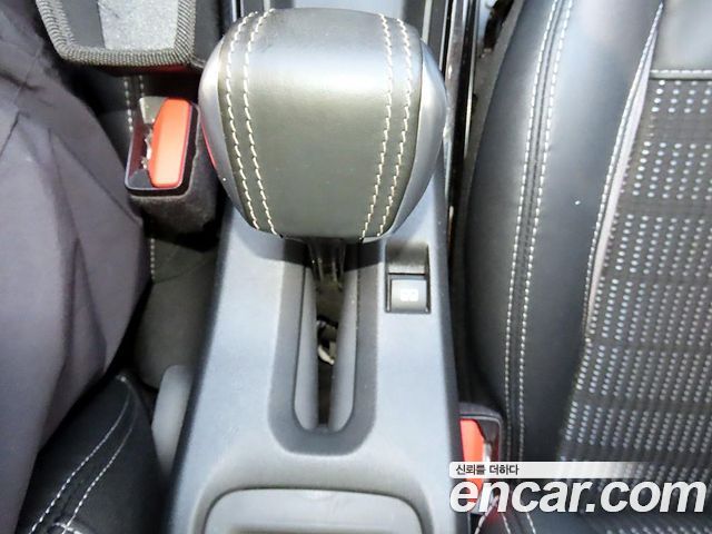 Peugeot 2008 1.6 e-HDi Feline L 2016 — фото 20