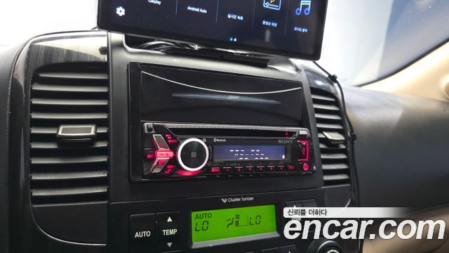 Kia Carnival R New Carnival Limousine GLX High-Deluxe 2012 — фото 18