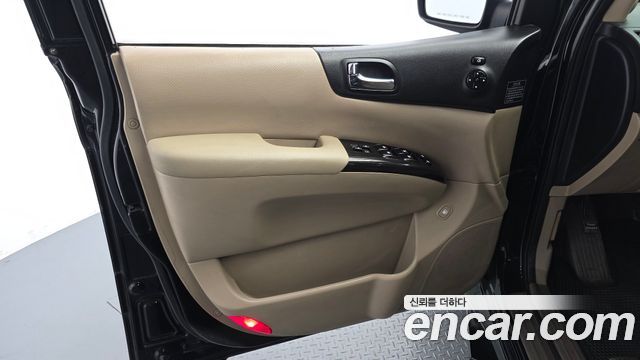Kia Carnival R New Carnival Limousine GLX High-Deluxe 2012 — фото 24