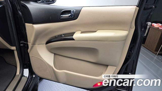 Kia Carnival R New Carnival Limousine GLX High-Deluxe 2012 — фото 25