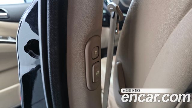 Kia Carnival R New Carnival Limousine GLX High-Deluxe 2012 — фото 29