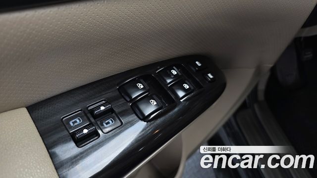 Kia Carnival R New Carnival Limousine GLX High-Deluxe 2012 — фото 30