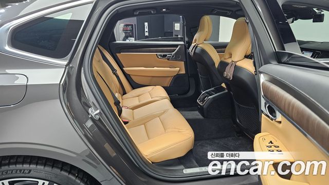 Volvo S90 B6 AWD Ultimate Bright 2023 — фото 11