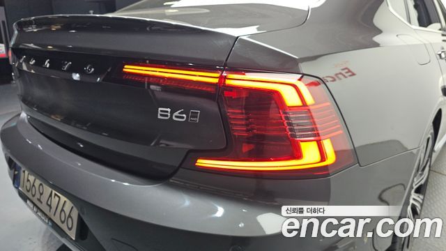Volvo S90 B6 AWD Ultimate Bright 2023 — фото 23
