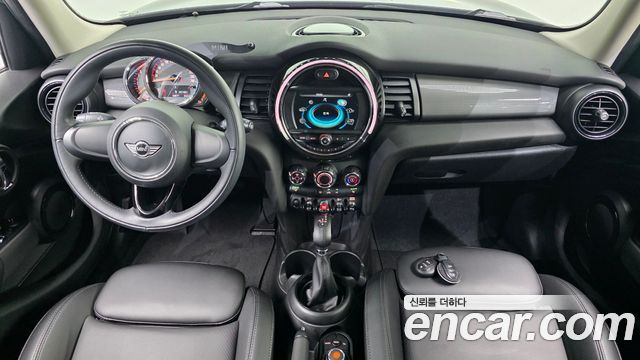 MINI Cooper 5Door Standard 3rd 2018 — фото 7