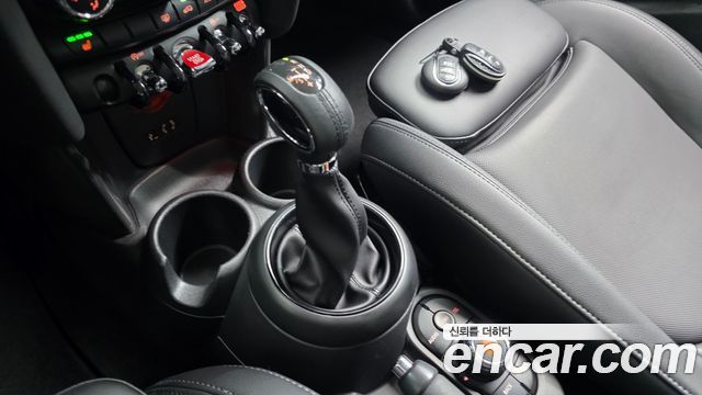 MINI Cooper 5Door Standard 3rd 2018 — фото 9