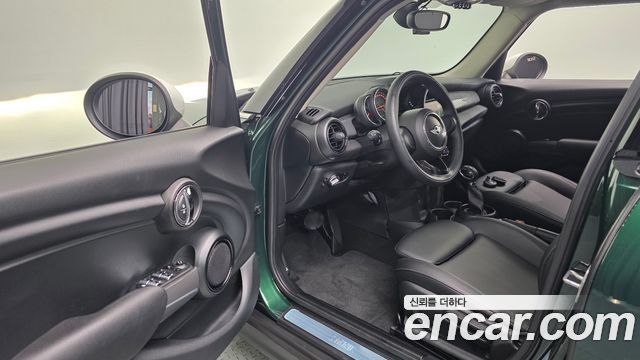 MINI Cooper 5Door Standard 3rd 2018 — фото 11