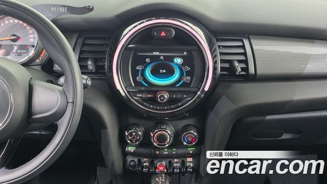 MINI Cooper 5Door Standard 3rd 2018 — фото 17