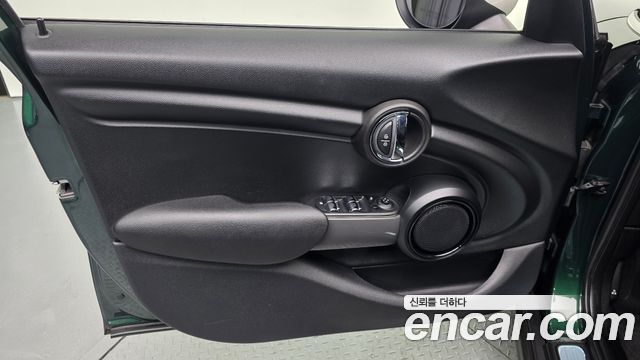 MINI Cooper 5Door Standard 3rd 2018 — фото 24