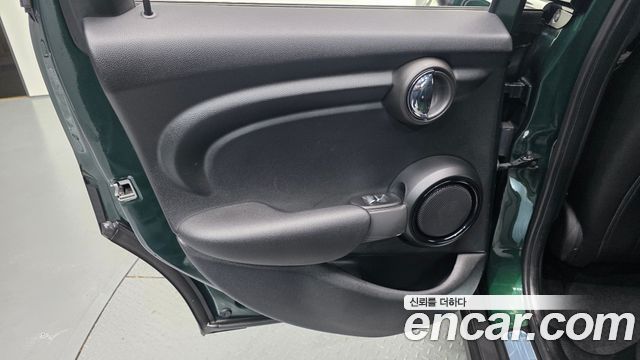 MINI Cooper 5Door Standard 3rd 2018 — фото 25