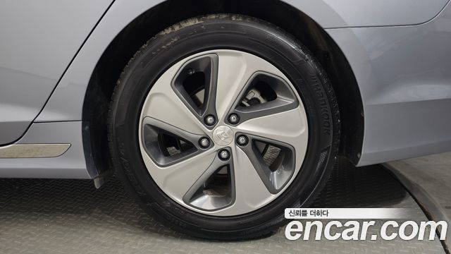 Hyundai Sonata Hybrid (LF) 2.0 HEV Modern 2016 — фото 21
