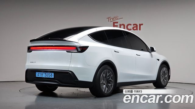 Tesla Model Y L Long Range AWD 2026 — фото 2